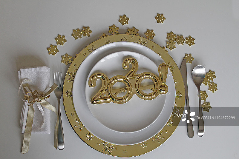 2020年新年餐桌布置图片素材