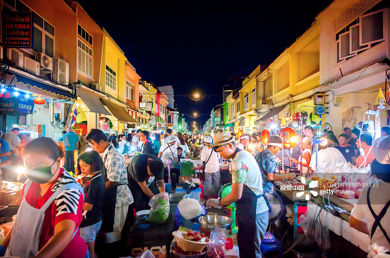 普吉岛步行街夜市，泰国普吉岛老城。图片素材