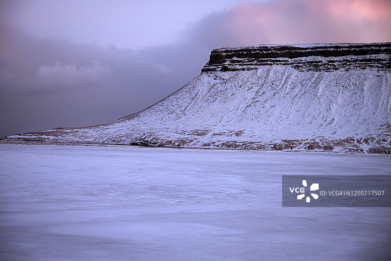 冰冻海湾Grundarfjördur，西冰岛图片素材