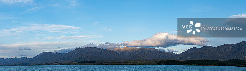 美丽的日落景观，在新西兰的特卡波湖日落图片素材