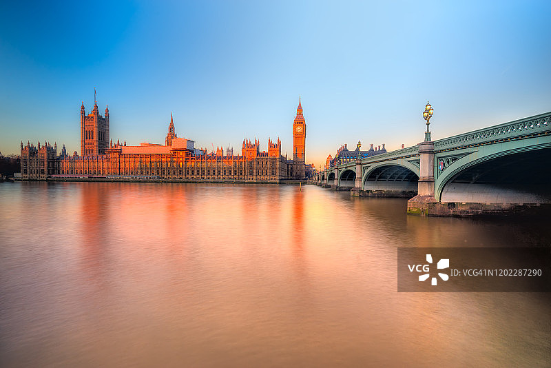 伦敦，大本钟和威斯敏斯特桥，英国图片素材