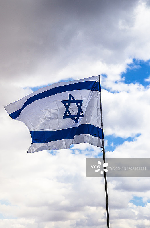 以色列国旗在风中飘扬图片素材