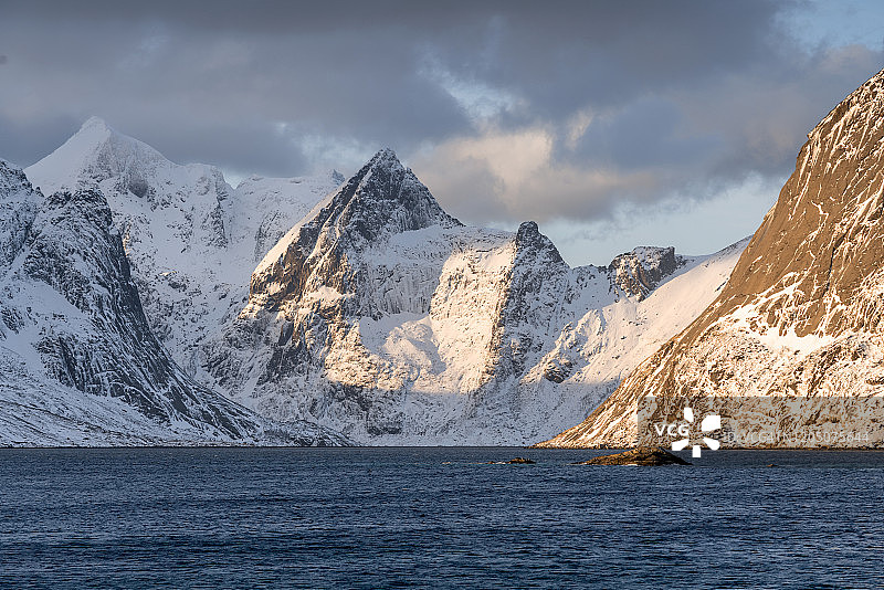 挪威莱因的日出景色图片素材