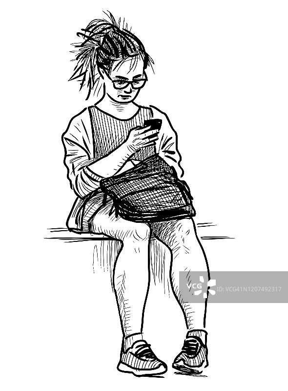 一名女学生坐在公园长椅上拿着手机的素描图片素材