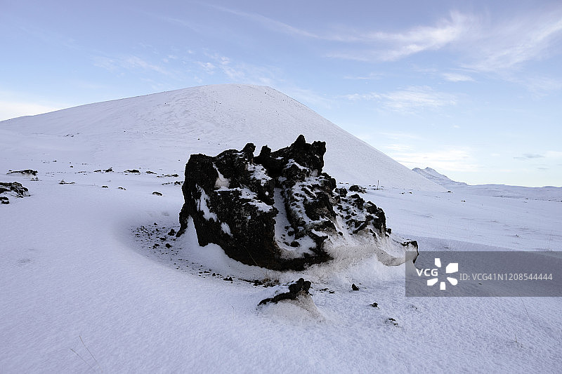 冰岛西部贝塞克贾兰的雪山图片素材