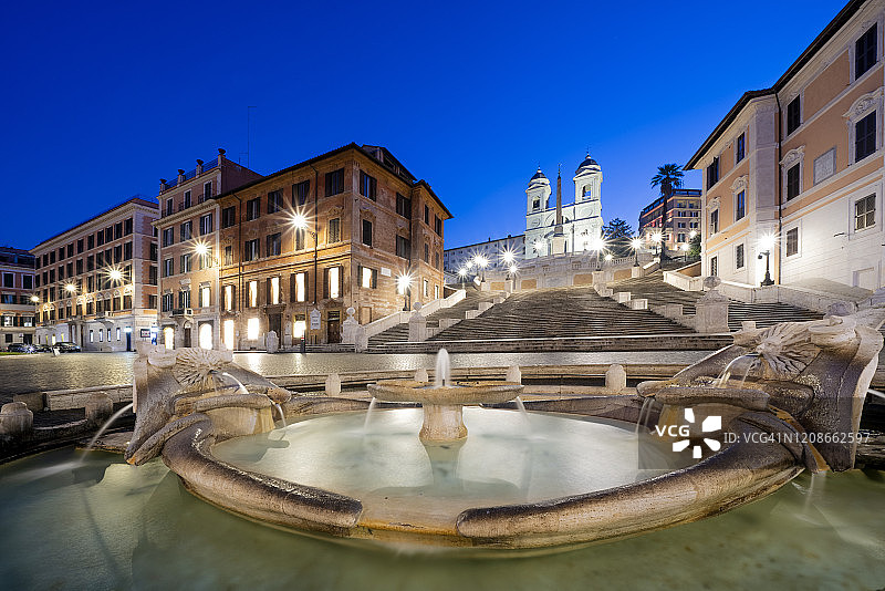 西班牙广场(西班牙台阶)，驳船喷泉，特里尼蒂·德尔·蒙蒂，罗马图片素材