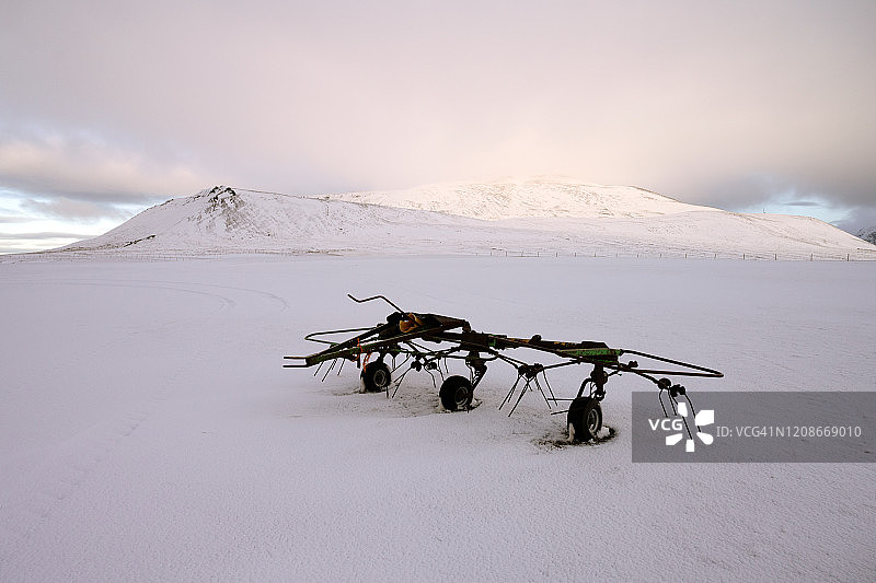 冰岛西部文达斯的农业设备图片素材