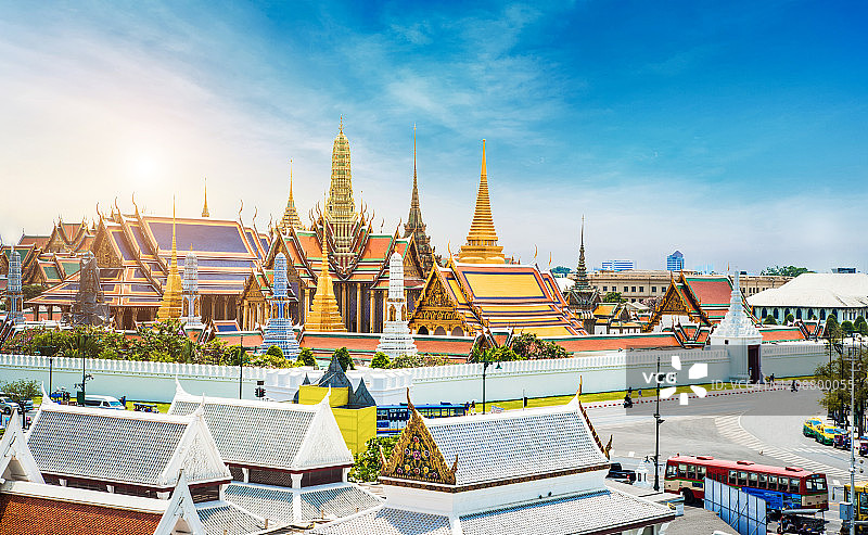 大皇宫和Wat phra keaw在日落曼谷，泰国-库存照片图片素材