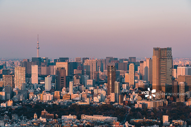 黄昏时分的东京天际线图片素材