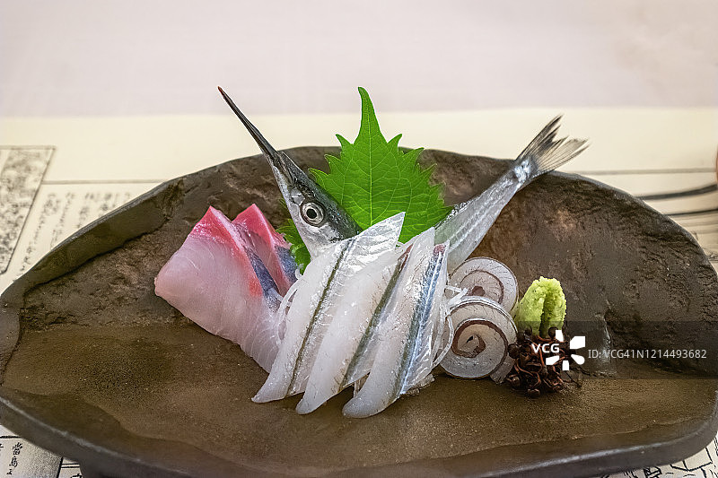 日本严岛神社Miyajima。生鱼片传统的日本料理图片素材