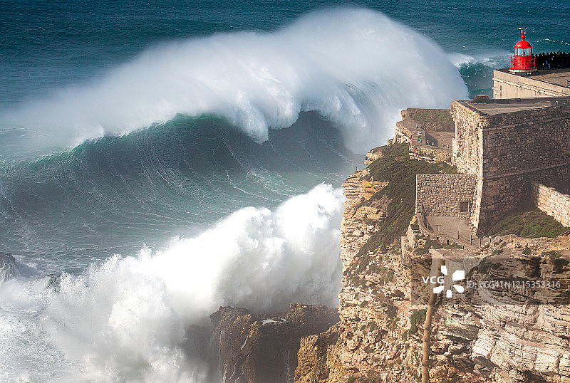世界上最大的海浪，纳扎尔，葡萄牙图片素材