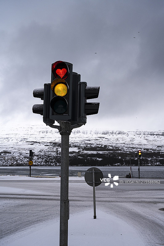 冰岛北部阿库雷里的红灯图片素材
