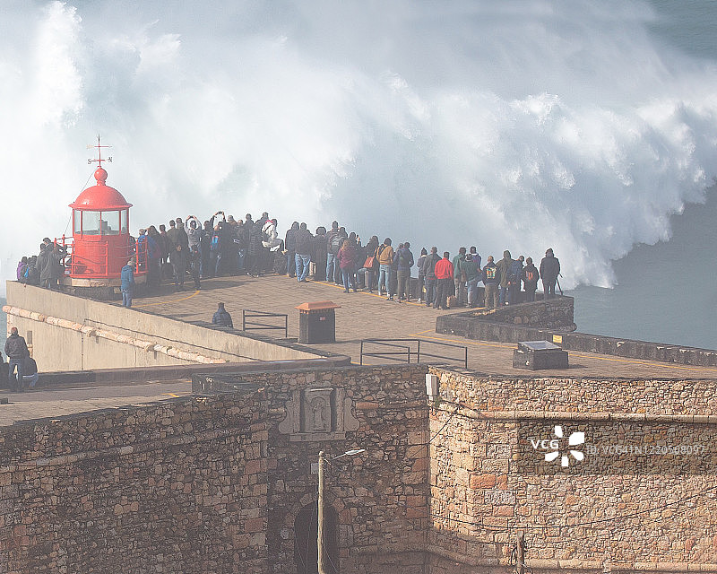 世界上最大的海浪，纳扎尔，葡萄牙图片素材