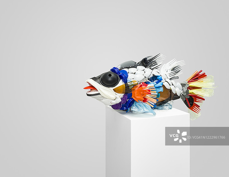 回收塑料鱼雕塑图片素材