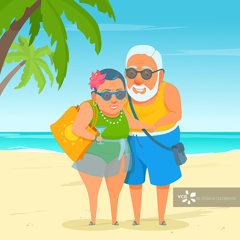 一对快乐的老年夫妇站在沙滩上。阳光明媚的一天。可爱的爷爷奶奶。热带度假旅行。图片素材