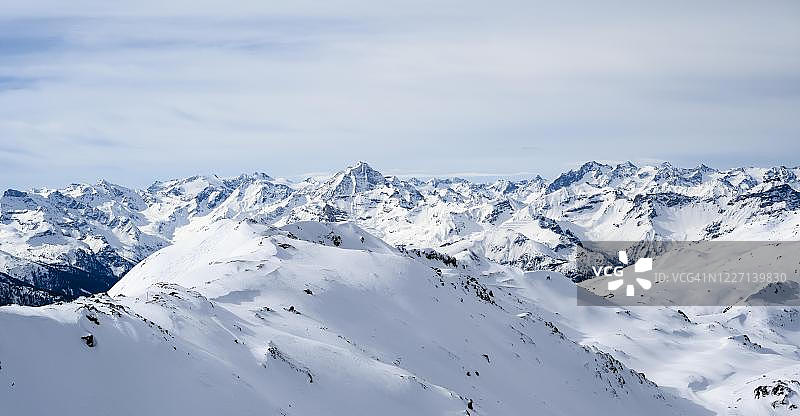 山全景，未被白雪覆盖的山脉，瓦坦塔勒利赞，塔克斯阿尔卑斯山，蒂罗尔，奥地利图片素材