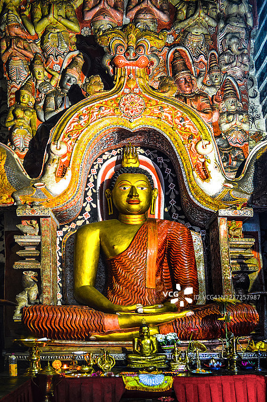斯里兰卡康提达乌拉格拉路Pilimathalawa上的印度教和佛教寺庙，Lankatilake寺，佛祖图片素材