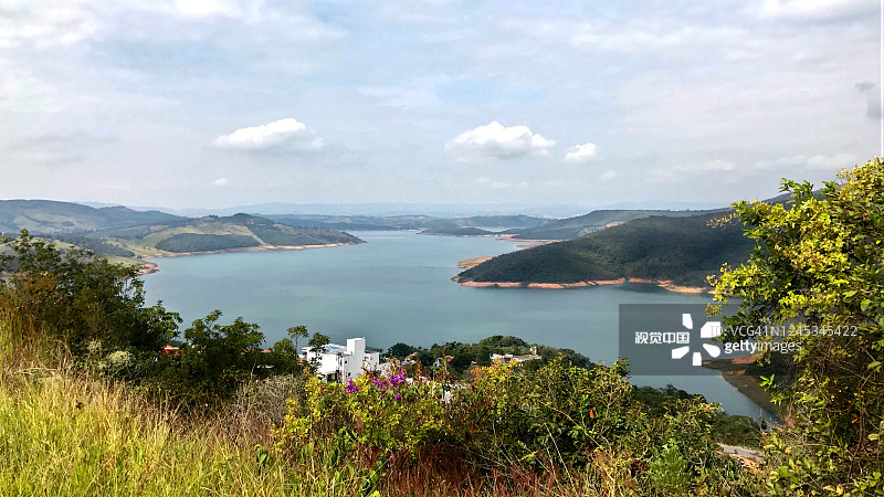 巴西米纳斯吉拉斯州埃斯卡帕湖的景色图片素材