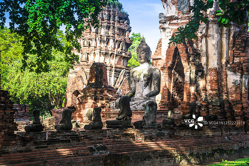 亚洲泰国大城府历史公园的佛教寺庙景观图片素材