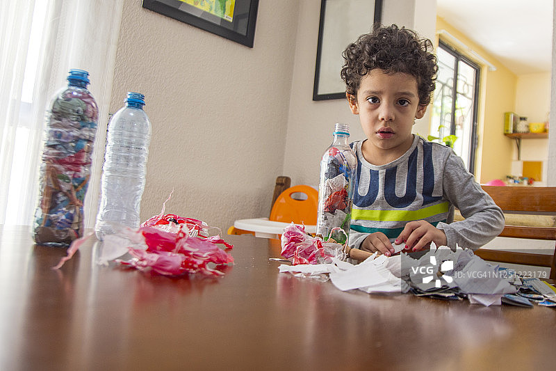 儿童回收利用，家里的生态三明治图片素材