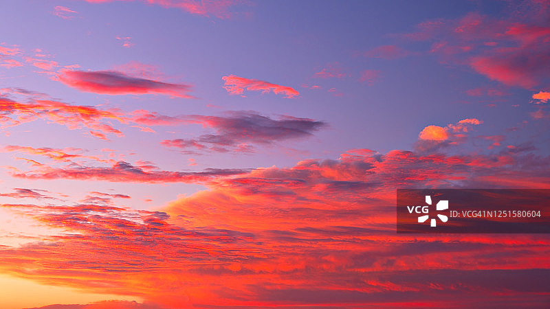 绚丽的黄昏日落日出天空和云彩在早晨的背景图像图片素材