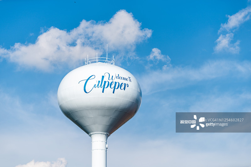 观景水塔欢迎标志的城市在弗吉尼亚州农村孤立的农村城镇的天空图片素材