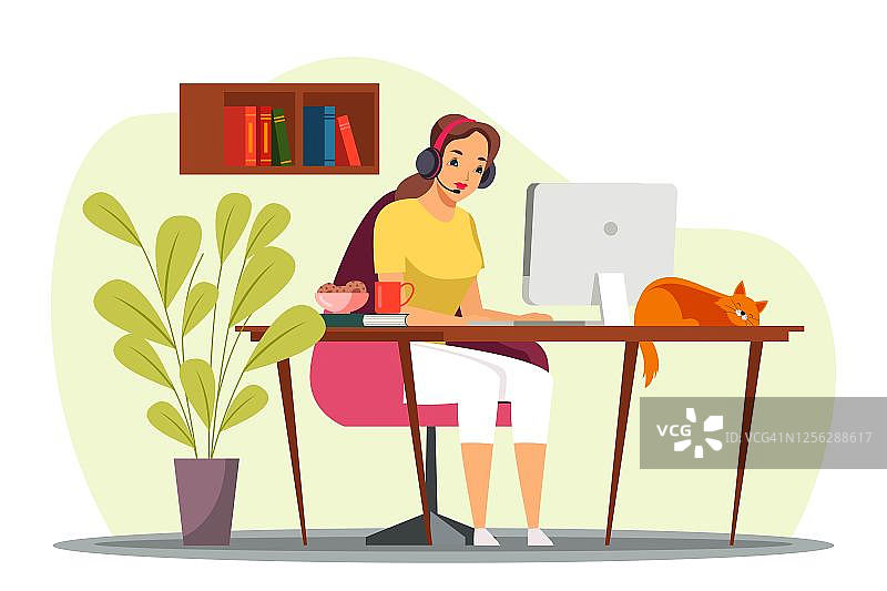 电脑前戴耳机的女人，支持服务，家里的呼叫中心图片素材