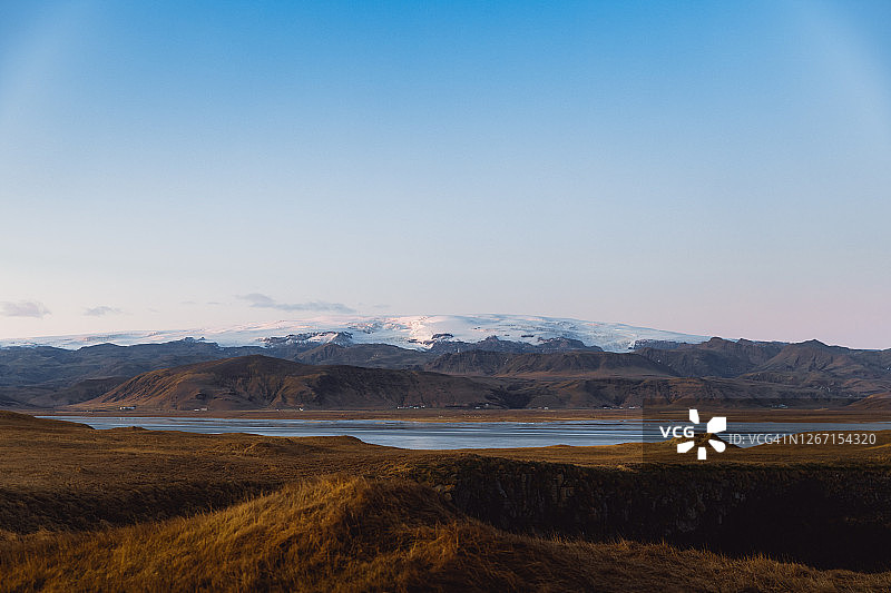 冰岛冰川和湖泊的冬季山地景观引人注目图片素材
