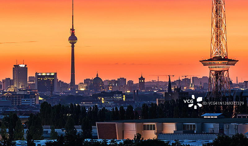 柏林天际线——电视塔和无线电塔(德国)图片素材