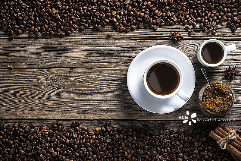 咖啡杯浓缩咖啡和黑咖啡加红糖和肉桂图片素材