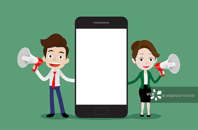 快乐的商务人士拿着扩音器，站在白色屏幕的大智能手机旁，商务演示或公告图片素材