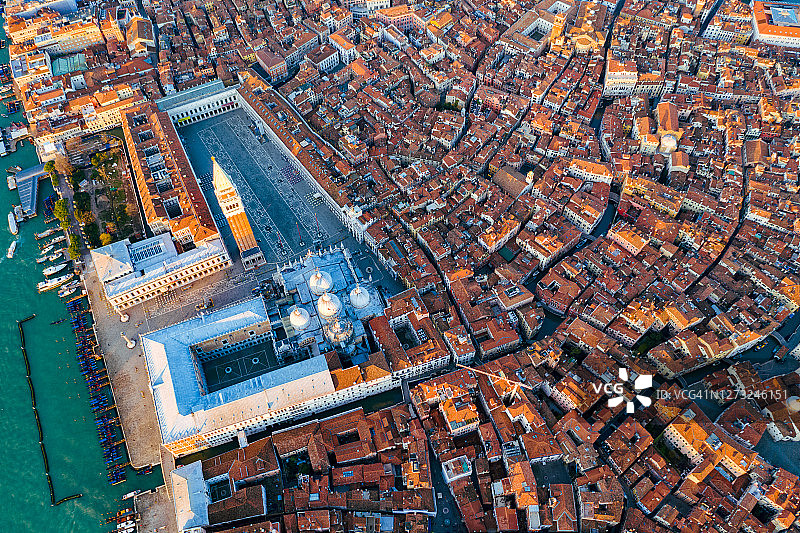 意大利威尼斯圣马可广场和城市的鸟瞰图图片素材