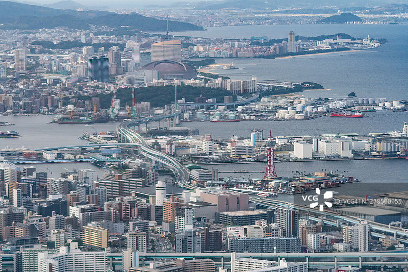 从飞机上俯瞰日本福冈市图片素材