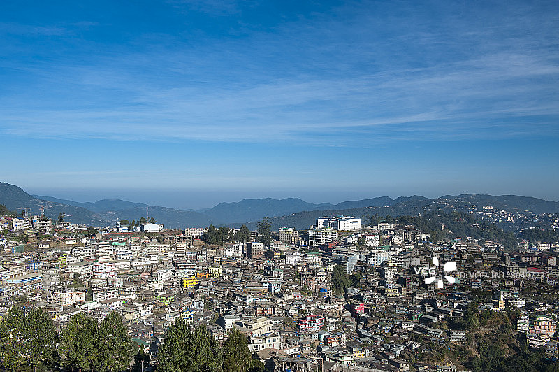 在印度那加兰科希马的山上树立的城市的观点图片素材
