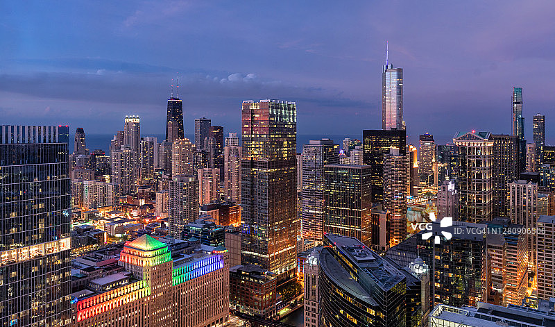 芝加哥城市景观在黄昏图片素材