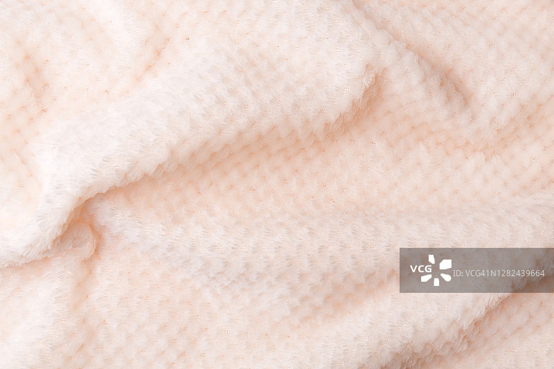 柔软的长毛绒羊毛材料，有许多浮雕褶皱。Textil背景。图片素材