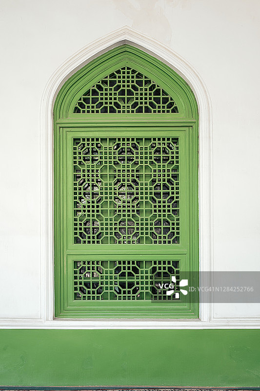 中国新疆喀什古城阿提亚清真寺特色建筑窗户的立面图片素材