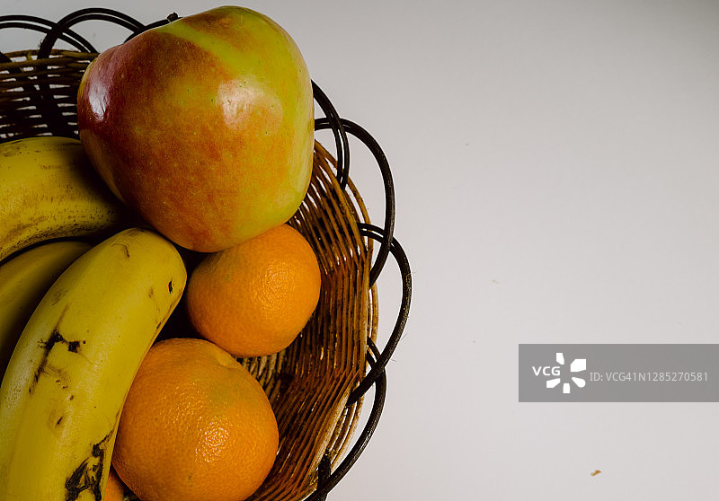 新鲜健康的时令水果，苹果，葡萄，香蕉，柑桔。图片素材