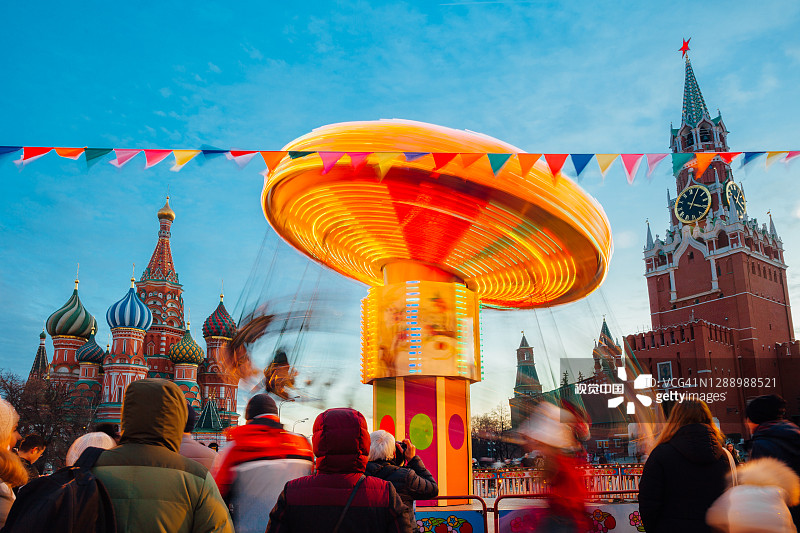 俄罗斯莫斯科红场上的圣诞旋转木马图片素材