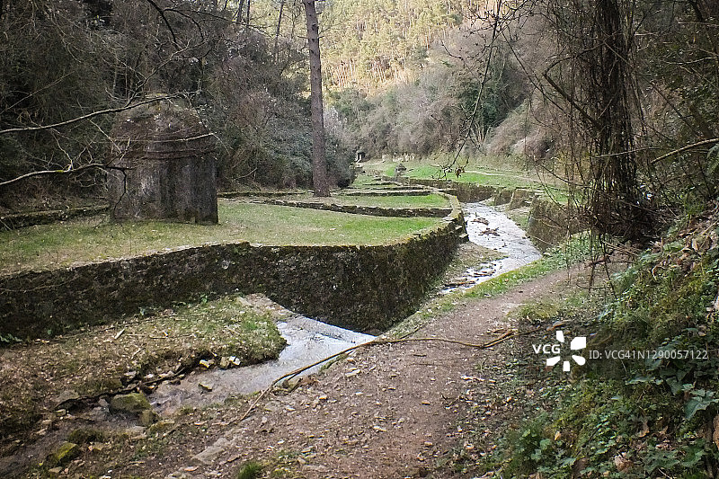 意大利卢卡-托斯卡纳瓜莫的诺托里尼渡槽图片素材