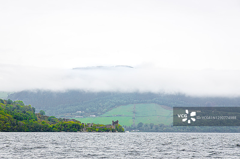 这是位于苏格兰高地因弗内斯西南部的一个又大又深的淡水湖图片素材