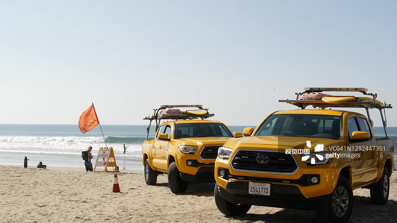 黄色救生车，洛杉矶附近海滩。拯救丰田皮卡，美国加州的救星图片素材
