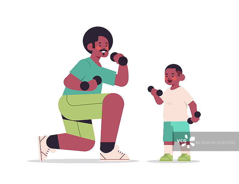 非裔美国父亲和儿子在用哑铃做体育锻炼的父亲概念图片素材