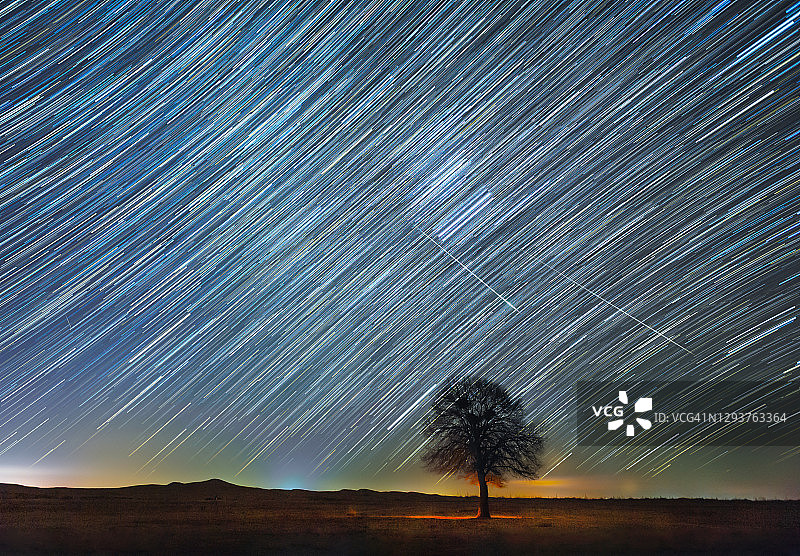 双子座流星雨2020和中国内蒙古的星迹图片素材