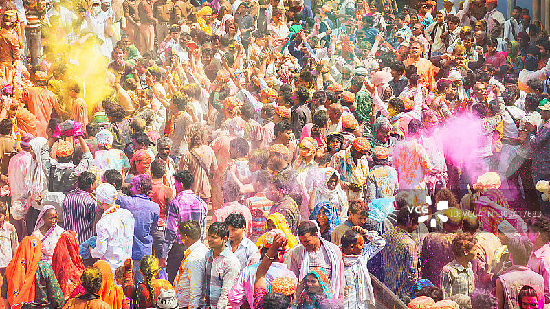 胡里节印度庆祝人群胡里节全景图片素材