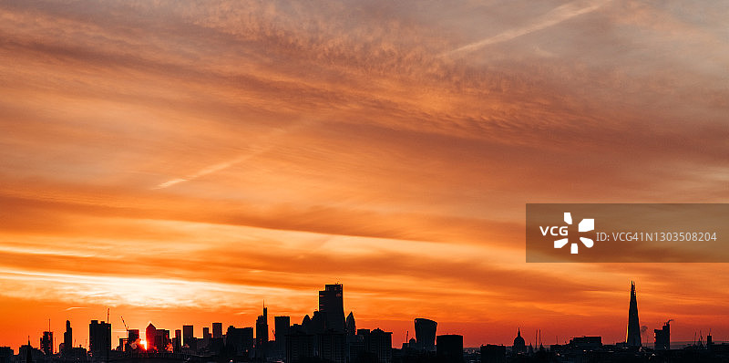 从樱草花山-斯托克照片日出的伦敦天际线图片素材