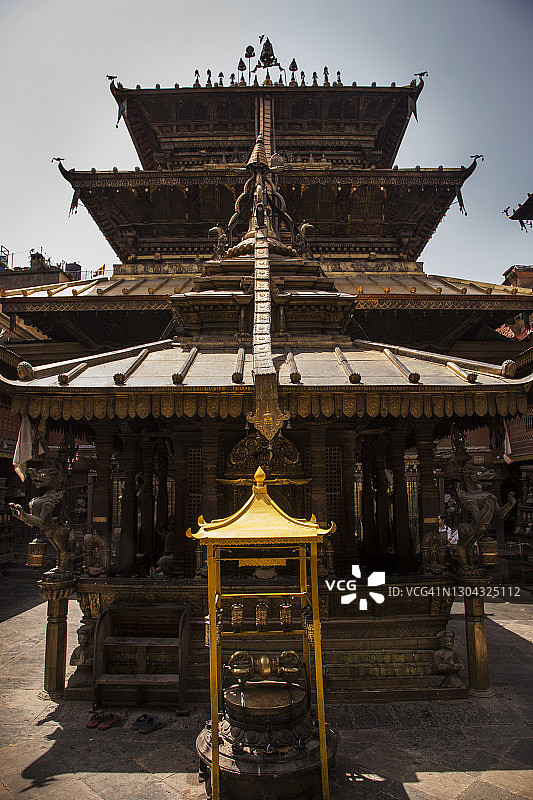 华丽的镀金宝塔风格的金庙，Hiranya Varna Mahavihar或Kwa baal佛教寺庙在帕坦拉利特普尔，尼泊尔加德满都。图片素材