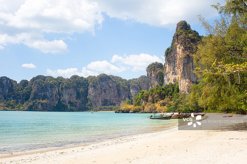 泰国甲米省，雷莱西海滩群山环绕图片素材