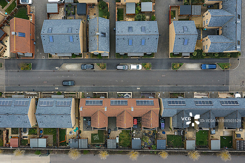 英国现代住宅发展的无人机视角图片素材