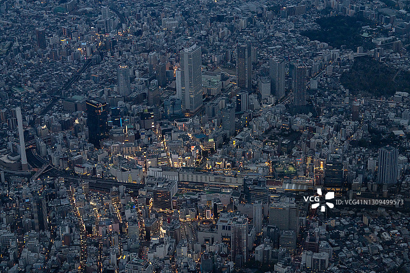 从飞机上俯瞰日本东京池袋城图片素材